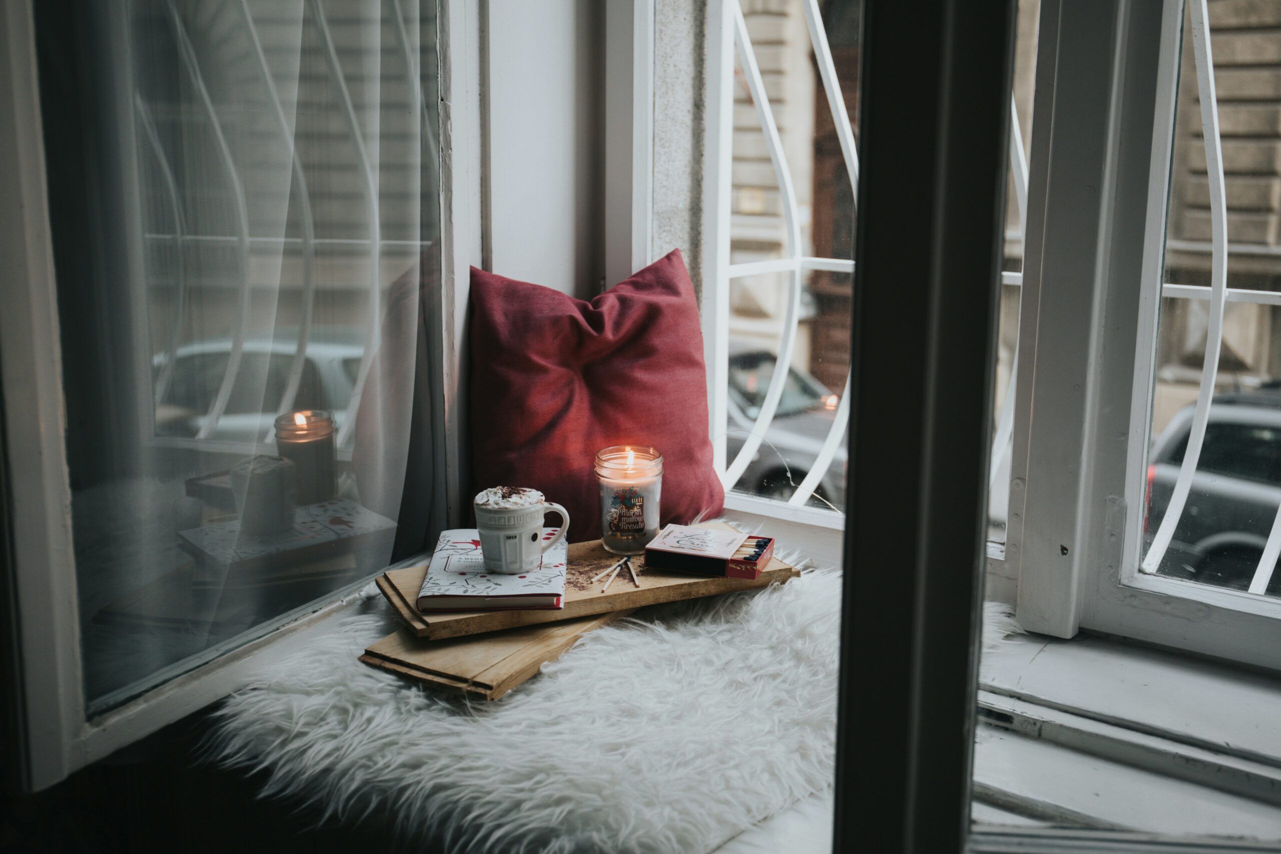 How To Create The Ultimate Cozy Fall Reading Nook